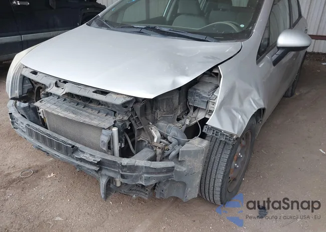 KNADM4A38G6637034: 43931830