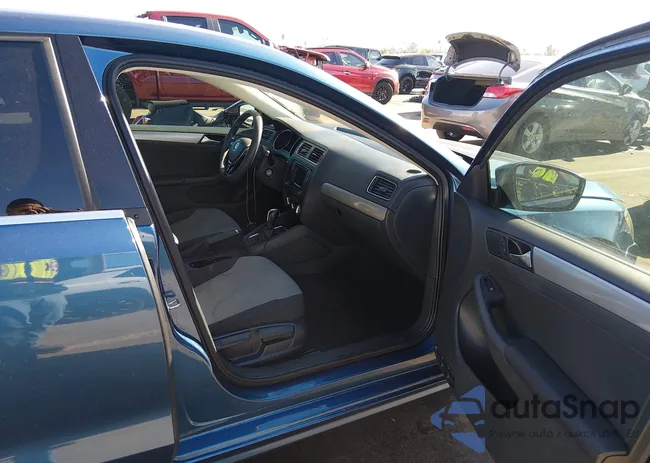 3VW2B7AJ7HM250022: 43931853