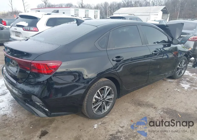 3KPF24AD5RE807700: 43931856