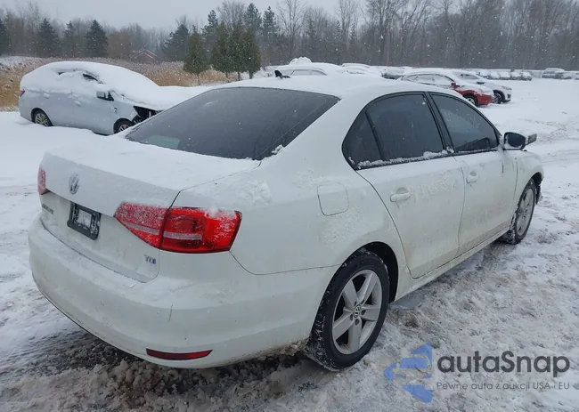 3VWLA7AJ5FM292130: 43932136