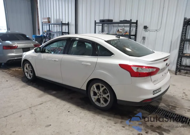 1FADP3J28EL196926: 43932798