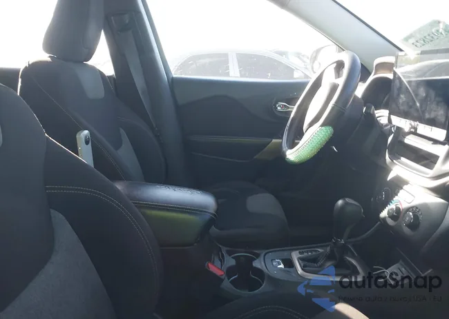 1C4PJLAS8HD216454: 43932823