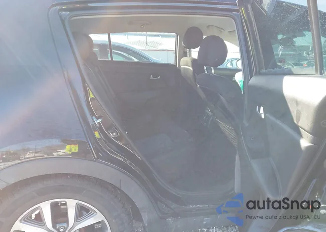 KNDPBCAC8E7568174: 43933189