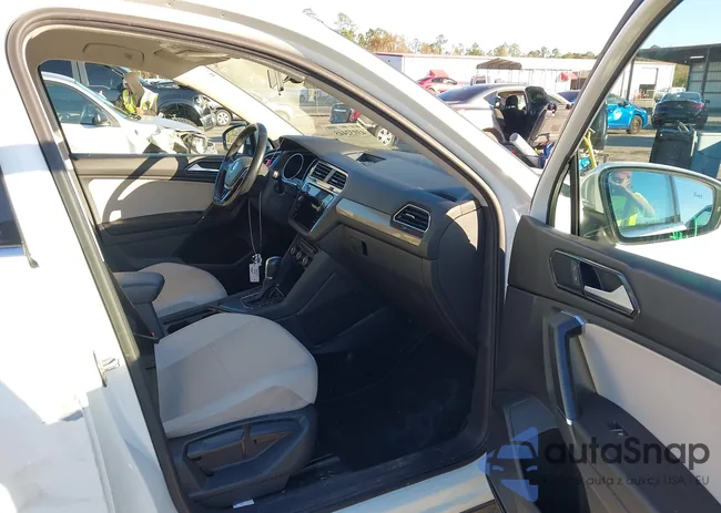 3VV3B7AX2JM033139: 43932445