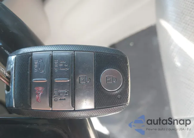 KNDMB5C18H6248728: 43932564