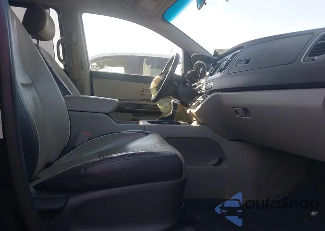 KNDMB5C18H6248728: 43932564