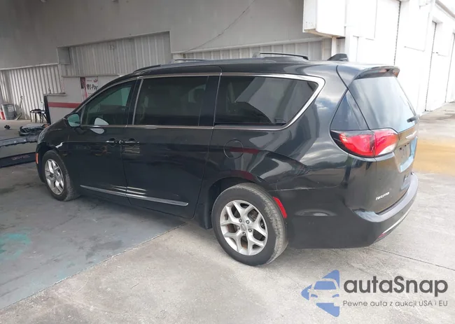 2C4RC1BG1HR748210: 43934228