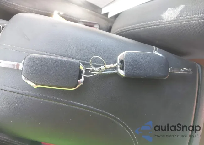 3KPF24AD7LE242079: 43934845