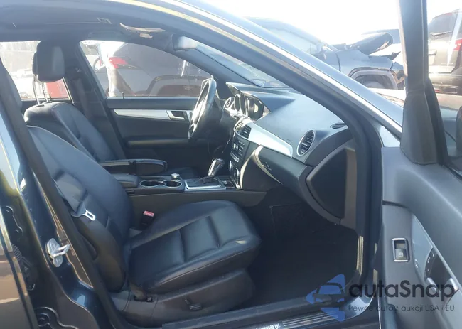 WDDGF4HB3EA933991: 43935091