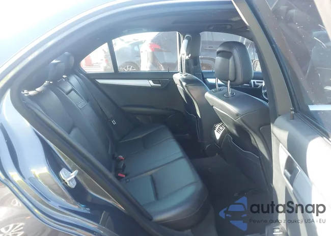 WDDGF4HB3EA933991: 43935091