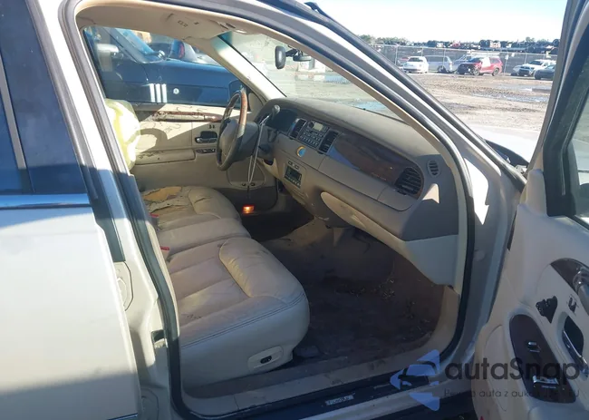 1LNHM83W2YY913874: 43935152