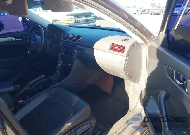 1VWAT7A31FC117040: 43934624