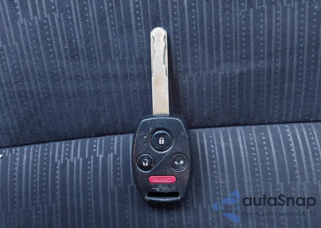 1HGCP2F3XCA149621: 43935991