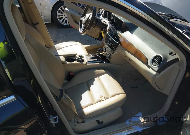 WDDGF8ABXEA953513: 43935411