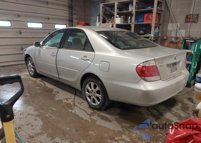 4T1BE32KX5U502729: 43935558