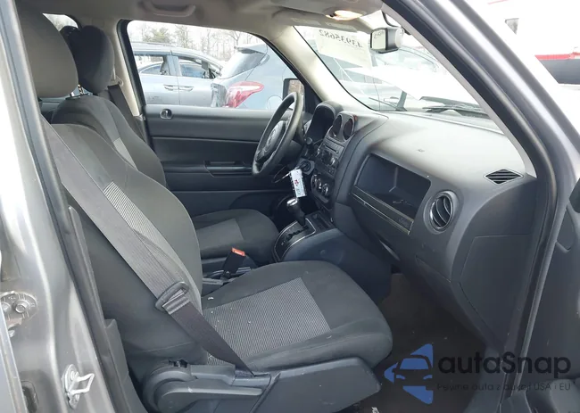 1C4NJPBB5HD133156: 43935682