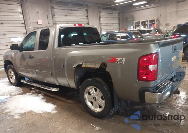 1GCRKSE7XCZ221995: 43937244