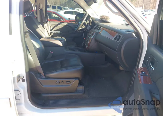 1GNSKJE7XDR230233: 43938189