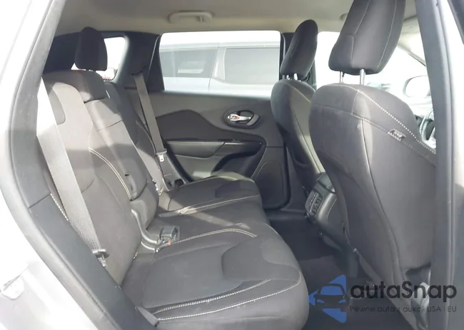 1C4PJLCS2GW190613: 43938267