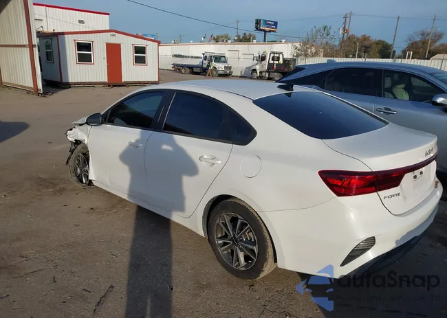 3KPF24AD9PE624474: 43937402