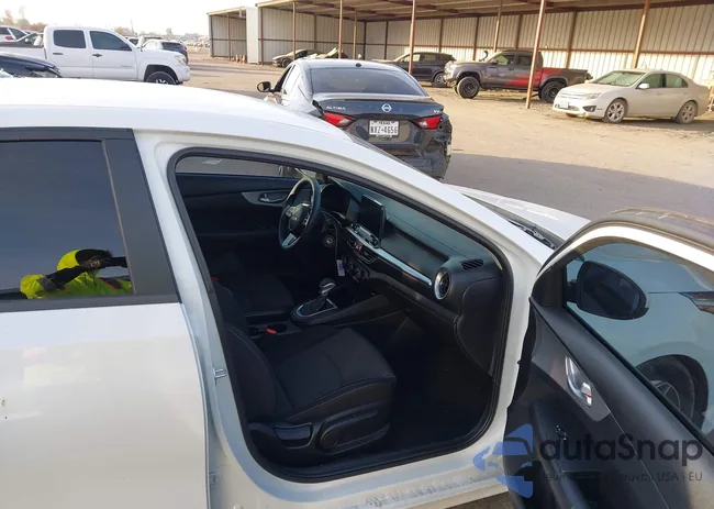 3KPF24AD9PE624474: 43937402