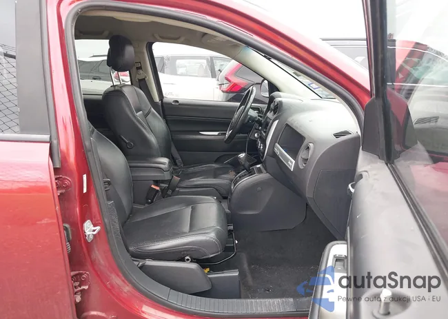 1C4NJCCB0FD164996: 43937457