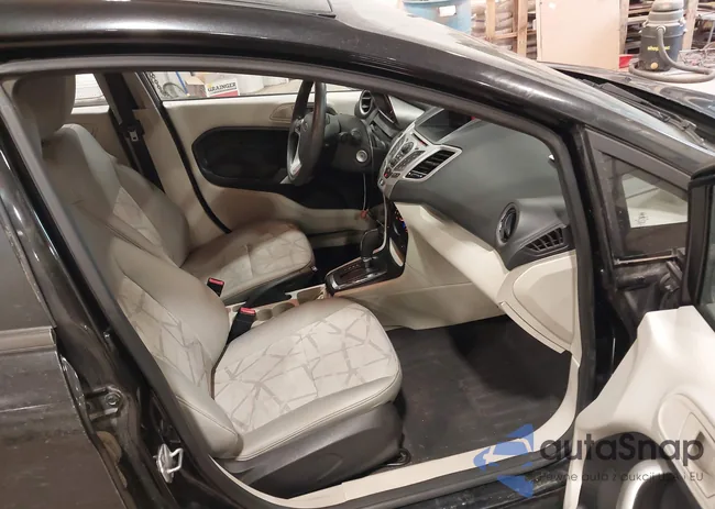 3FADP4EJ0BM137984: 43937702