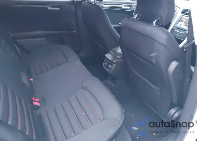 3FA6P0LU8DR307075: 43939007