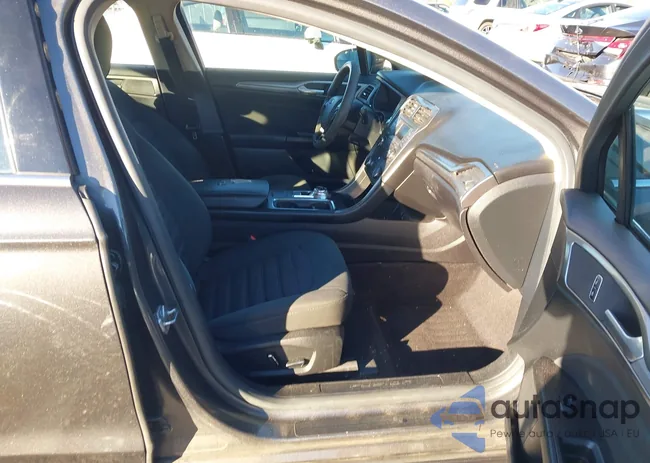 3FA6P0H71HR124996: 43939106