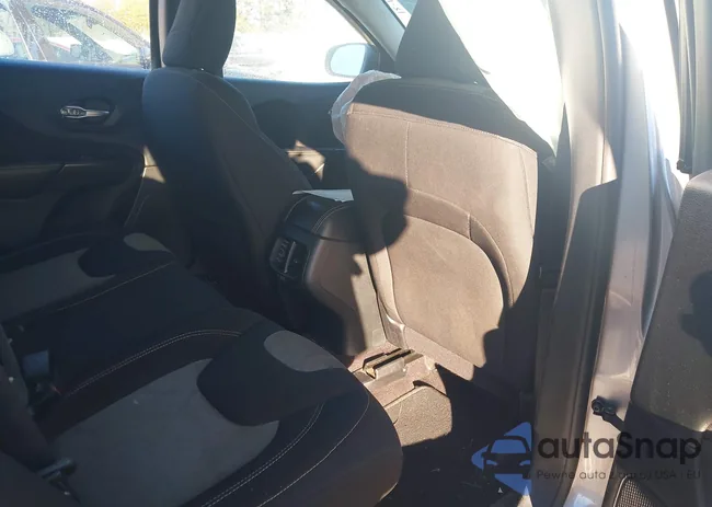 1C4PJLAB3GW280890: 43938435