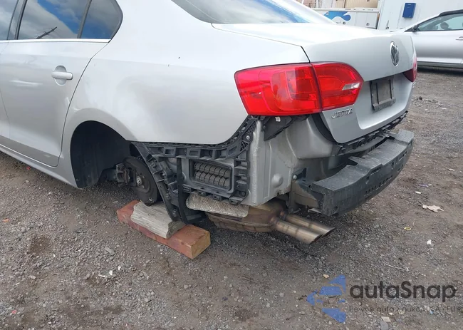 3VWDP7AJ6DM403347: 43939837