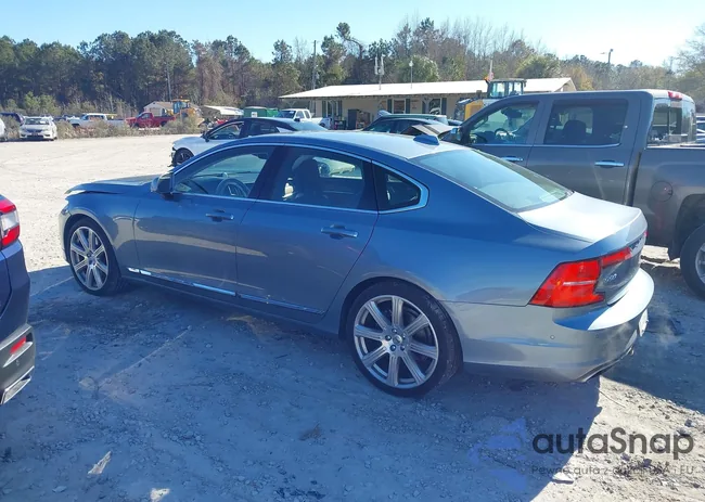 YV1A22ML6H1000891: 43939529