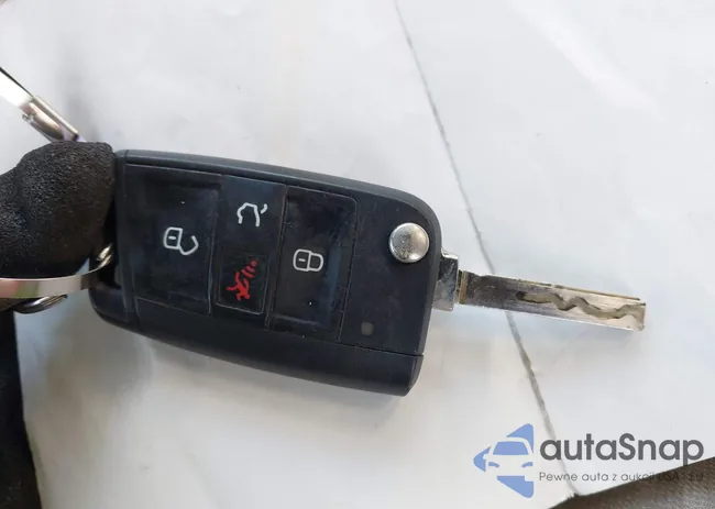 3VV0B7AX2KM017818: 43940902