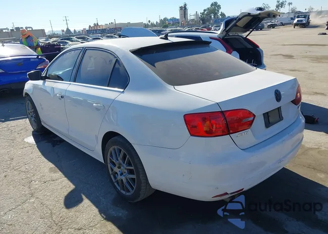 3VWLP7AJ5CM409795: 43941137