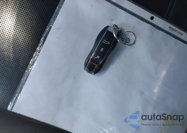 WP1AC2A29FLA80606: 43941176