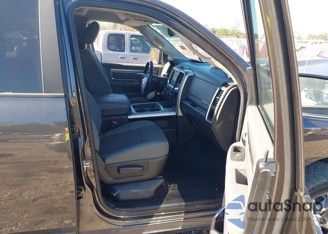 3C6RR6LT0HG584422: 43941177