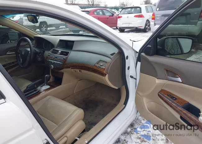 1HGCP2F84AA011162: 43940466