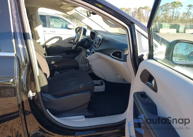 2C4RC1CG3RR128698: 43941888