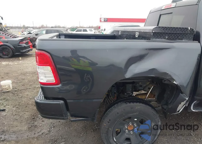 1C6SRFFT4KN695096: 43941902