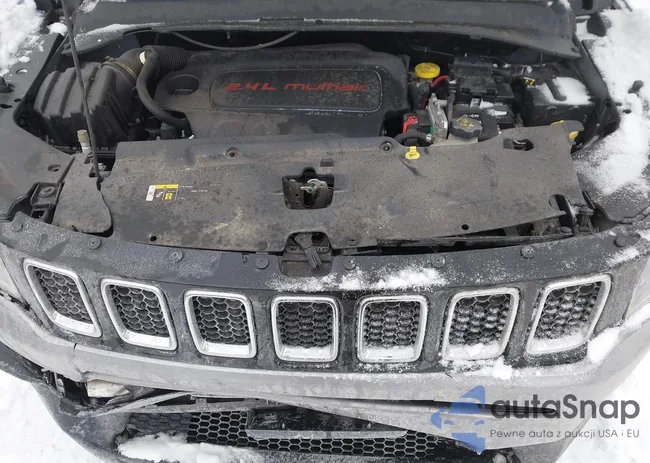 3C4NJDBB6JT360824: 43941953