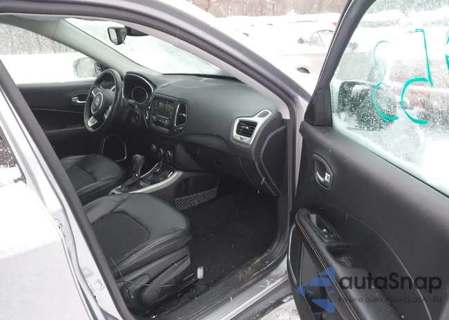 3C4NJDBB6JT360824: 43941953