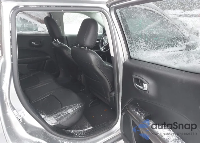 3C4NJDBB6JT360824: 43941953