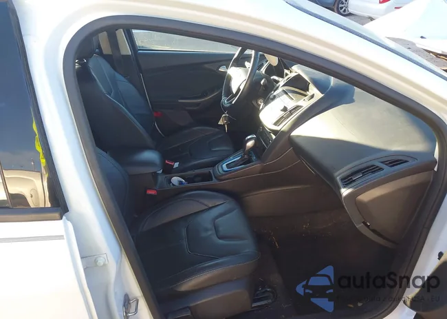 1FADP3F20GL200740: 43942140