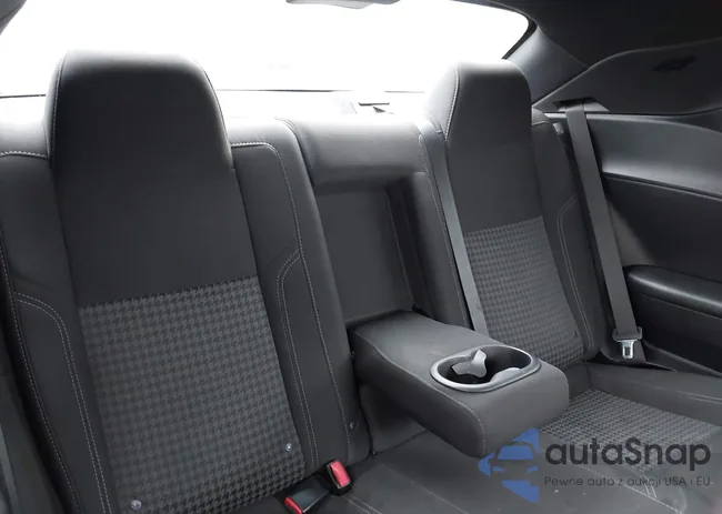 2C3CDZAG4FH711064: 43942359