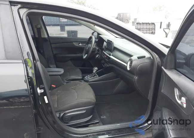 3KPF24AD6KE137404: 43941574