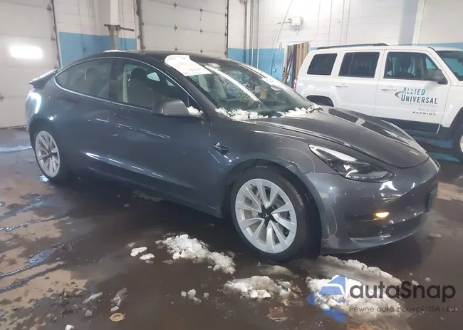 5YJ3E1EAXPF679096: 43942877