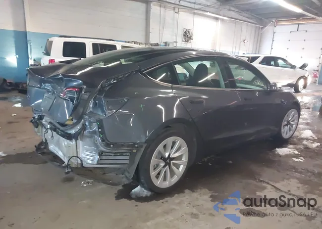 5YJ3E1EAXPF679096: 43942877