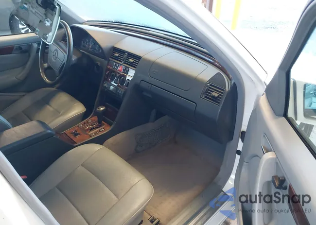 WDBHA24G1XA803812: 43942921