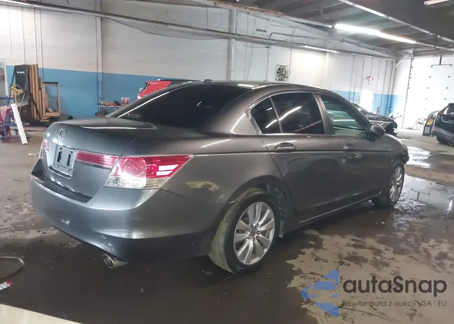 1HGCP2F84BA018954: 43942973