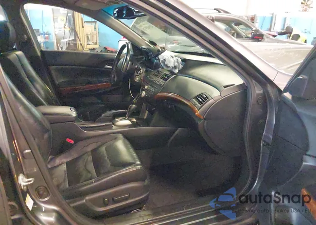 1HGCP2F84BA018954: 43942973